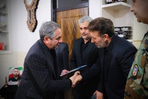 خانه‌ای که بوی ایثار می‌دهد؛ دیدار مسئولان استان با خانواده شهید مهیار ابی‌زاده عموقین